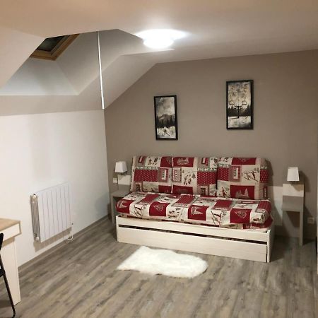 Au Bout Du Bois Piscine Sauna Hammam Accessible En Saison Et Le Logement Accessible Toute L Annee Les Déserts エクステリア 写真